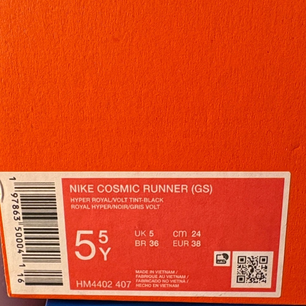 New Nike Boys Cosmic Runner Black and Blue Sneakers Size 5 1/2 - Picture 2 of 5